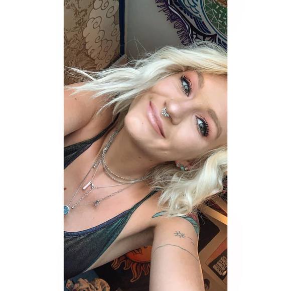 Meet the Posher Other - Meet your Posher, Paige